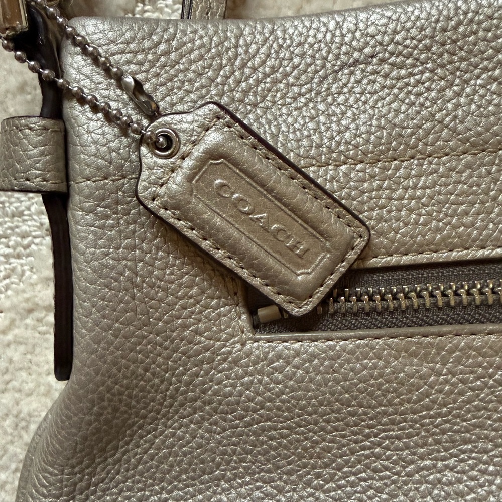 Vintage Coach Silver Leather Shoulder Bag